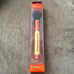 BNIB REAL TECHNIQUES 052 CONFIDENT CONTOUR BRUSH